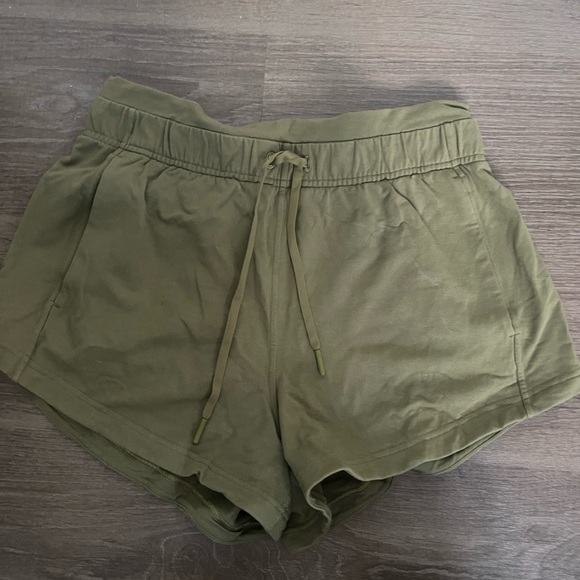 Lululemon INNER GLOW HIGH-RISE SHORT 3" in
Bronze Green - Picture 1 of 4